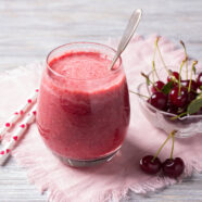 Zomerse smoothie verlicht gewrichtspijn