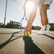 Tennissen beschermt bewegingsapparaat