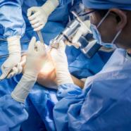 Kan nieuwe prothese straks infecties na knie- of heupoperatie voorkomen?